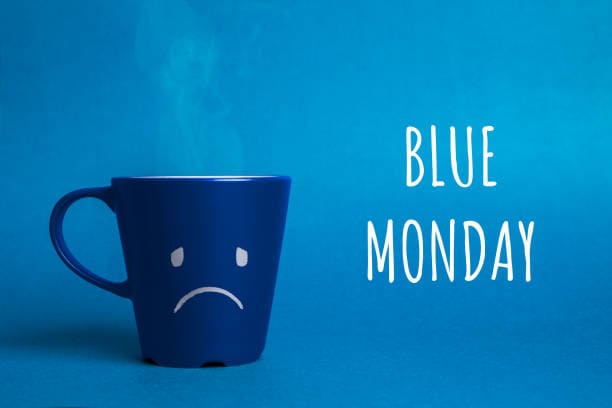 Image bleu avec une tasse bleu, il est écrit "blue monday"